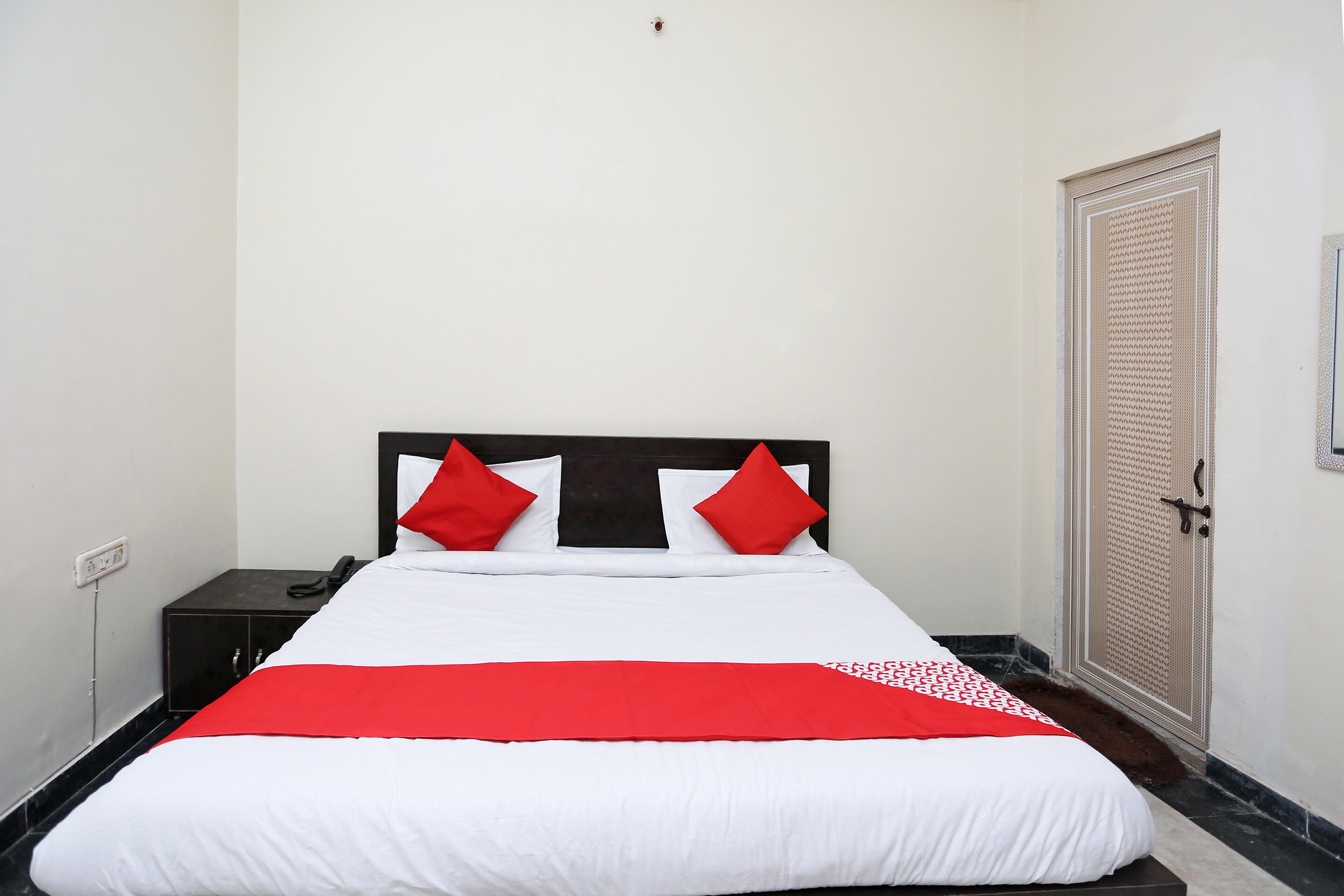 Hotel O Shiva Guest House - Tap to explore photos