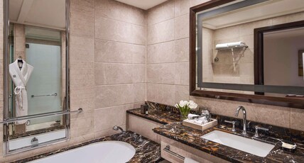 Makkah Clock Royal Tower - A Fairmont Hotel Room Type - Fairmont Room Triple Beds City View
