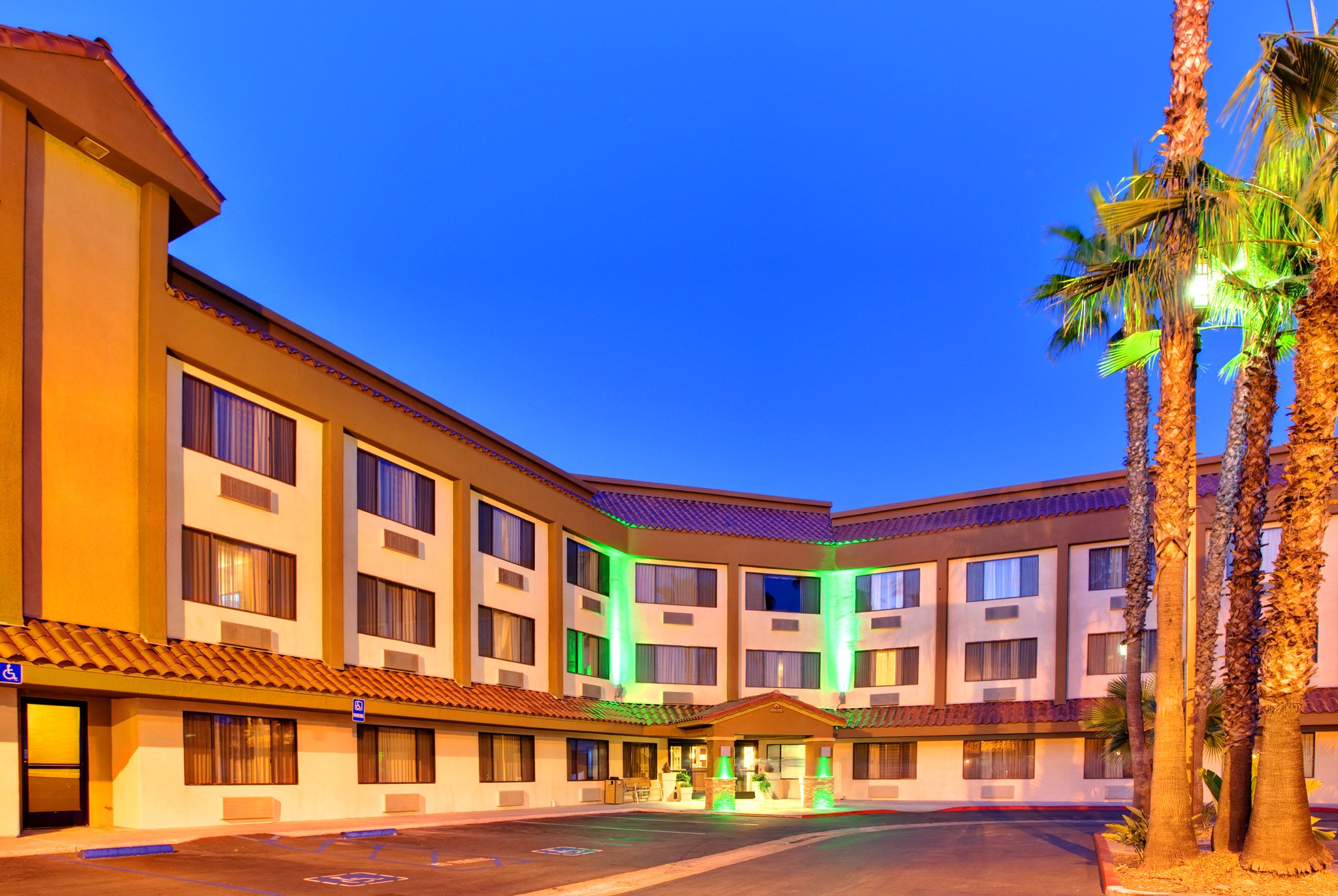Holiday Inn La Mesa, an IHG hotel - Tap to explore photos