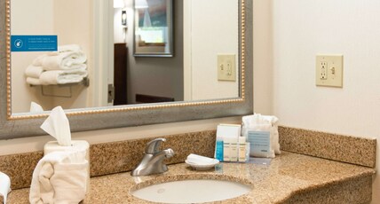 Hampton Inn by Hilton Gloucester Room Type - 2 QUEEN BEDS NONSMOKING