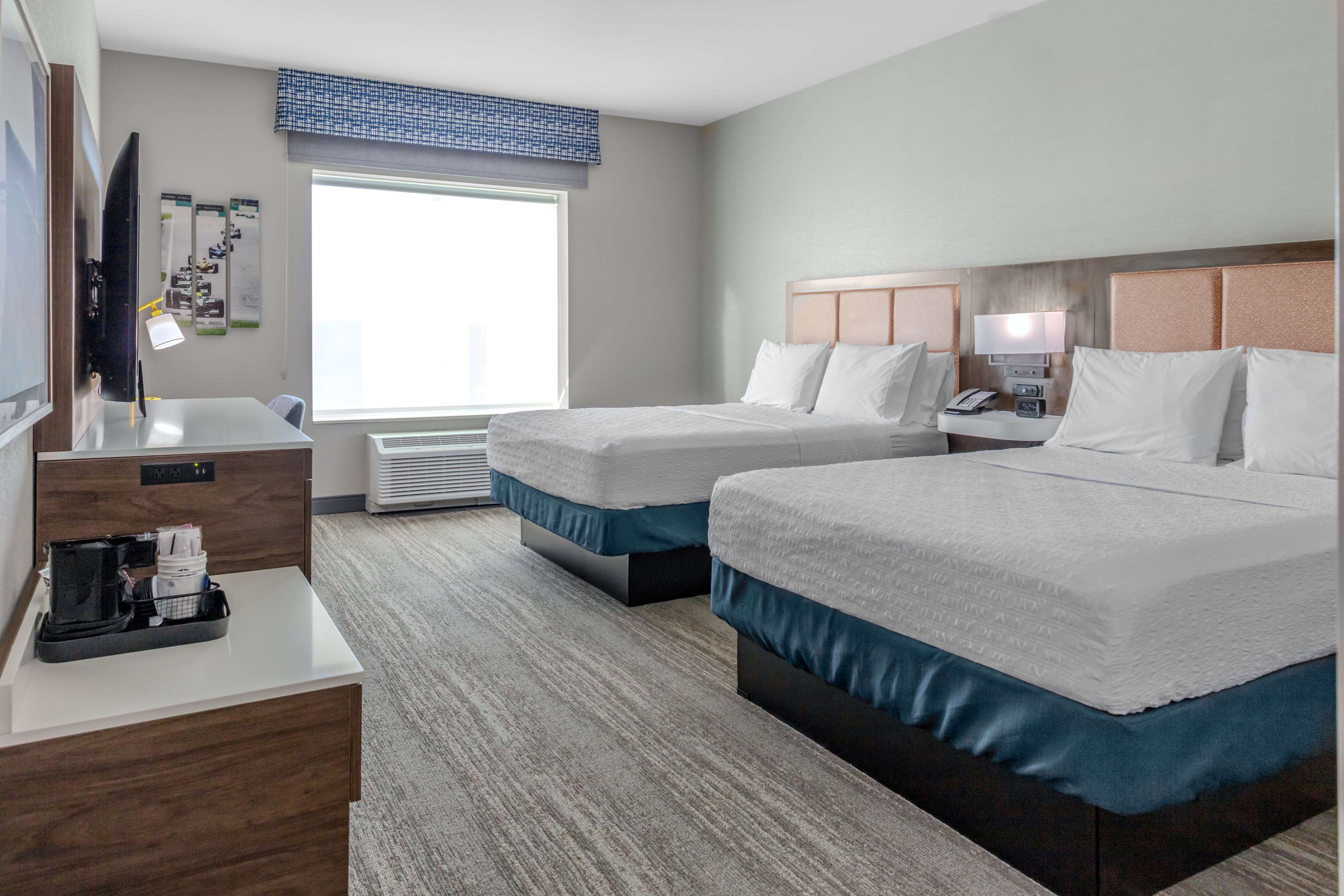 Hampton Inn & Suites by Hilton Indianapolis West Speedway - Tap to explore photos