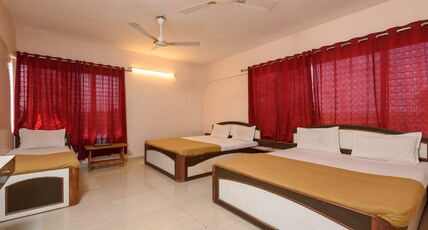 Hotel Sai Shraddha Room Type - FAMILY ROOM NON A.C ( FIVE BED)
