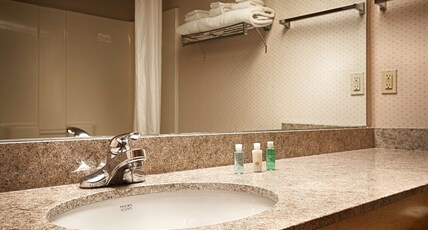 Best Western Circus City Inn Room Type - 2 Queen Beds, Non-Smoking, Desk, Microwave And Refrigerator, Wi-Fi, Full Breakfast Best Western Circus City Inn Room Type - 2 Queen Beds, Non-Smoking, Desk, Microwave And Refrigerator, Wi-Fi, Full Breakfast