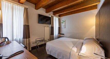 Best Western Plus Hotel De Capuleti Room Type - 1 King Bed, Superior Room, Chromotherapy Shower, Armchair, Vip Courtesy Set