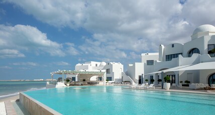 Anantara Retreat Santorini Abu Dhabi – Adults Only Room Type - Perissa Sea View Beach Access Room