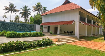 Palmgrove Lake Resort Room Type - Garden view room