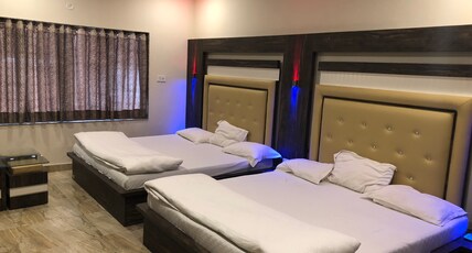 Hotel Bani Hashim (110 Meters from Dargah) Room Type - Luxury Non Ac Six Bed Room