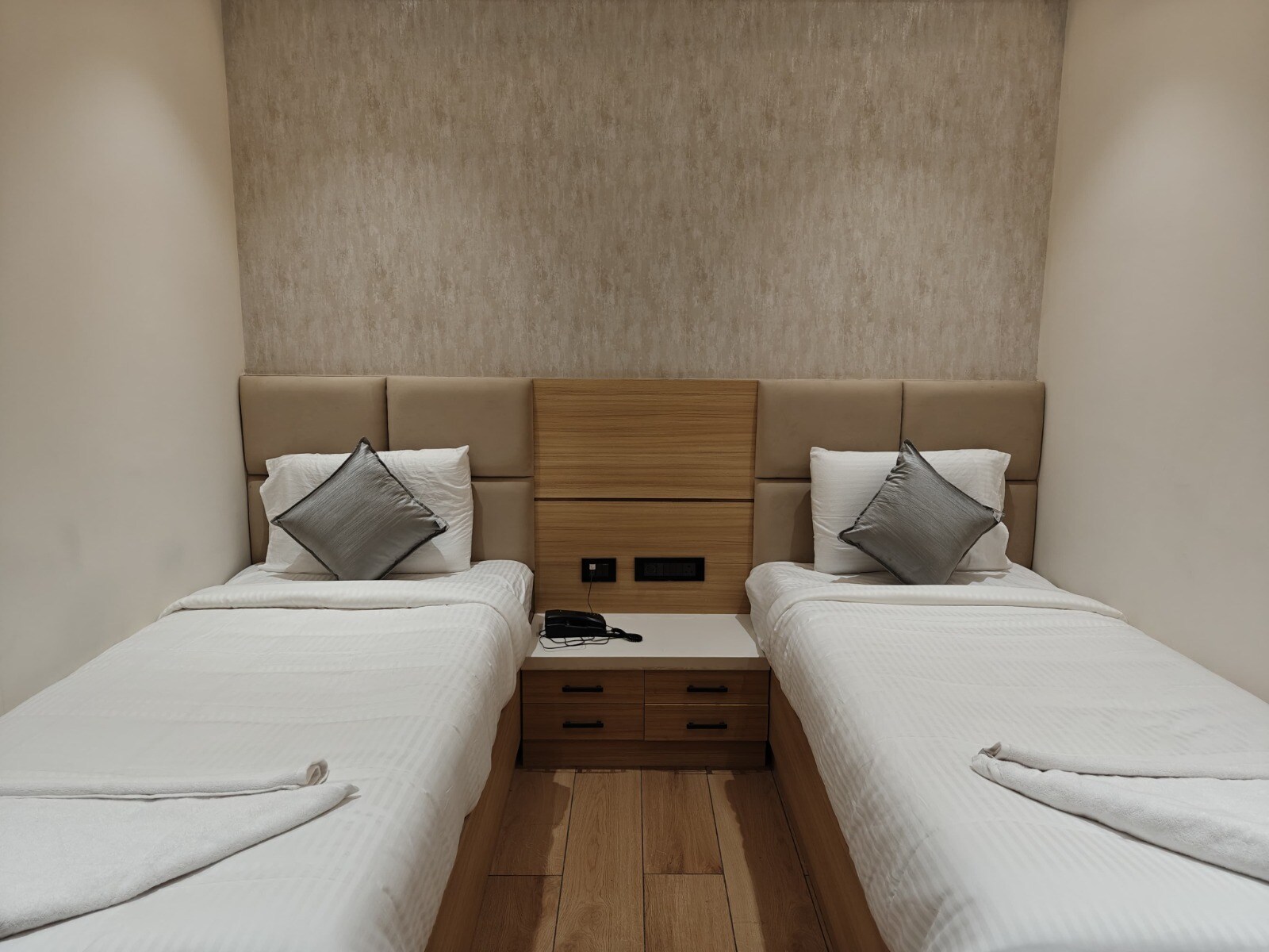 ISHA INN LUXURY ROOMS - Tap to explore photos