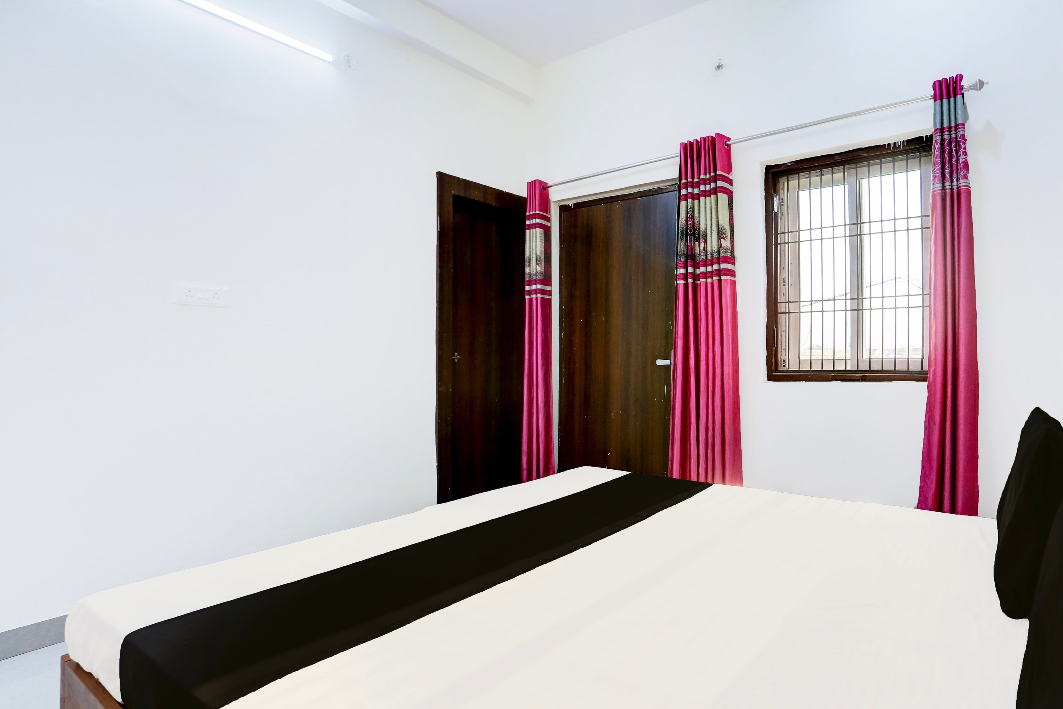 Diamond Hotel - Tap to explore photos