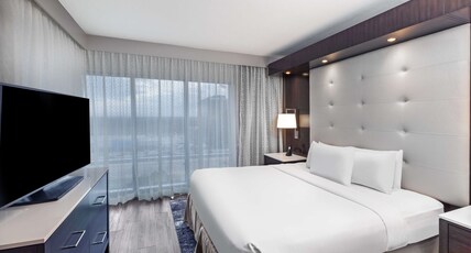 Embassy Suites Houston-Energy Corridor Room Type - 1KG PREM MOB HEAR ACC TUB