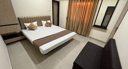 Hotel The Empire Inn Room Type - Luxury Room - AC