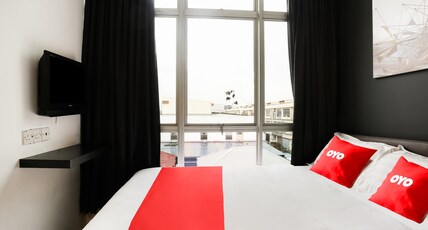 Hotel O Kl2f Rest & Go Room Type - Deluxe Queen