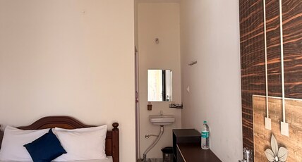 DSS Homestay Just 500m Girivalam Road Room Type - Mountain View ROOM