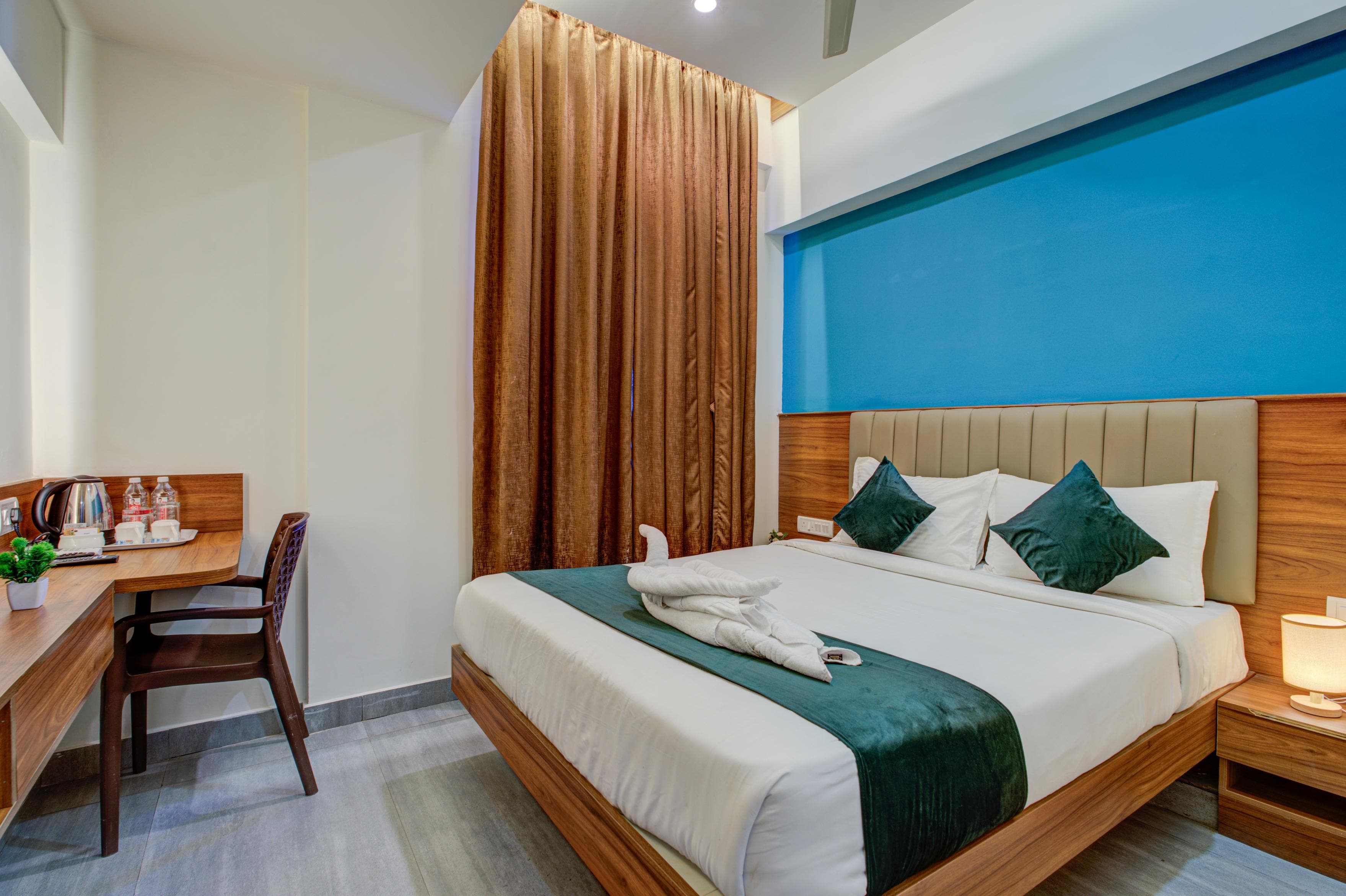 Silverkey Hotel Yelahanka - Tap to explore photos