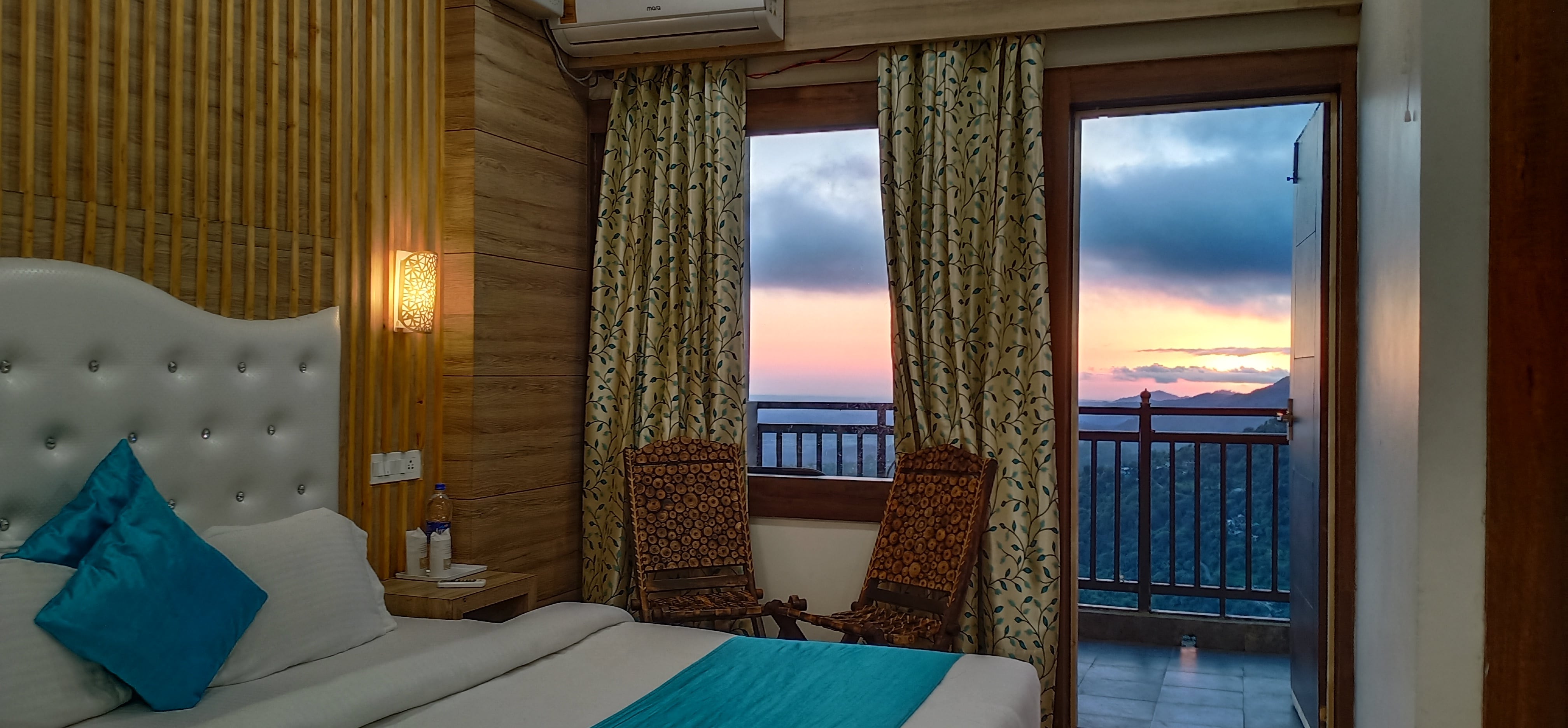 Hotel Dewan Palace - Tap to explore photos