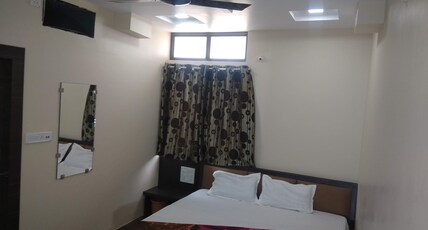 HOTEL SHRI KRISHNA Room Type - AC LUXURY ROOM