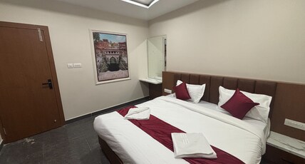 Hotel Sayari Inn Room Type - Super Deluxe Room