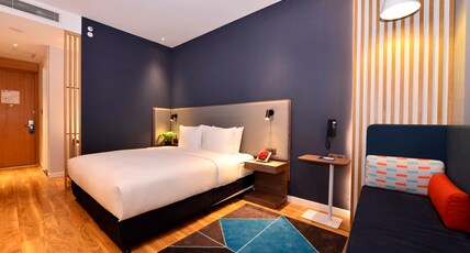 Holiday Inn Express Luanchuan Room Type - 1 King Bed Standard Lao Jun Shan View