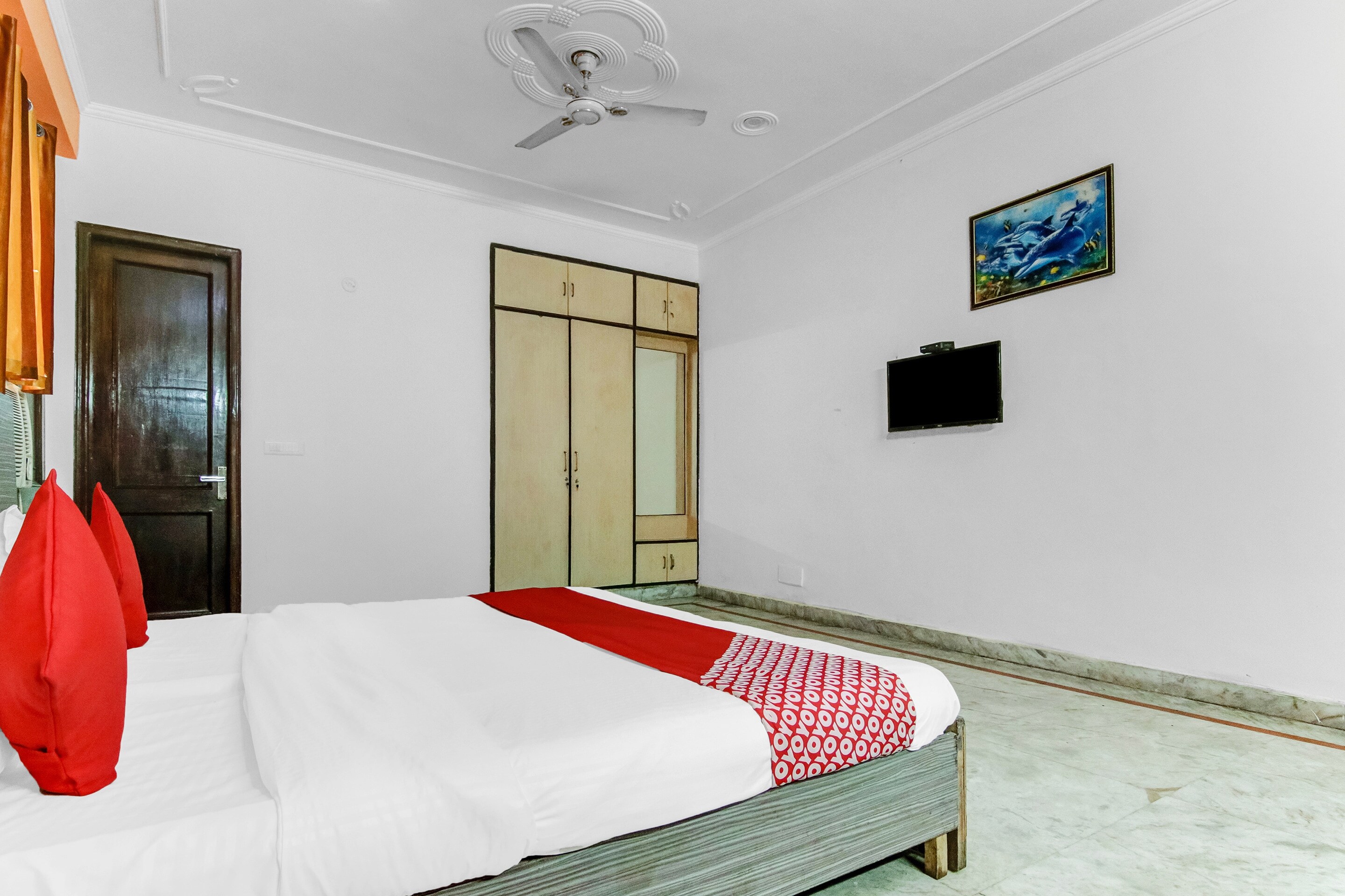 Hotel O Orlov - Tap to explore photos