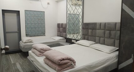 Diamond Guest House Room Type - Triple bed deluxe AC