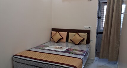 Saravana Residency Room Type - Deluxe Room