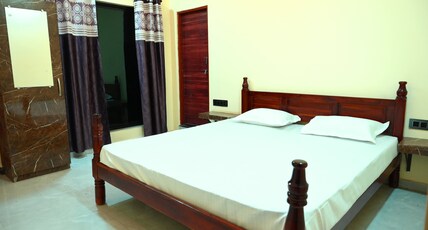 TNT Hotel And Loding Room Type - Single room with balcony