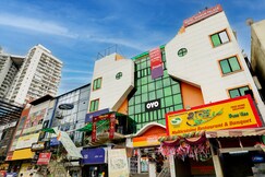 OYO 818452 Vasundhara Inn