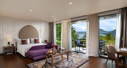 Taj Dal View, Srinagar Room Type - Luxury Room King Bed