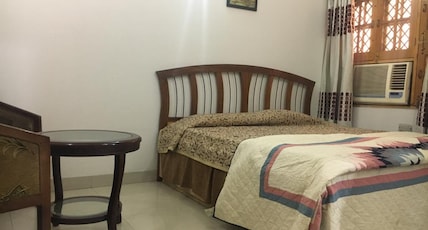 Puri's Homestay Room Type - Bedroom with AC & Free Wifi @30mbps