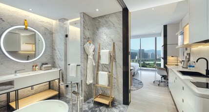 Crowne Plaza QUANZHOU RIVERVIEW Room Type - 1 King Bed Additional Kitchenette Area