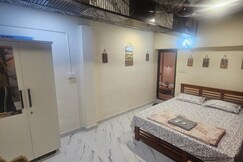 Richard's Homestay- Classy AC Rooms