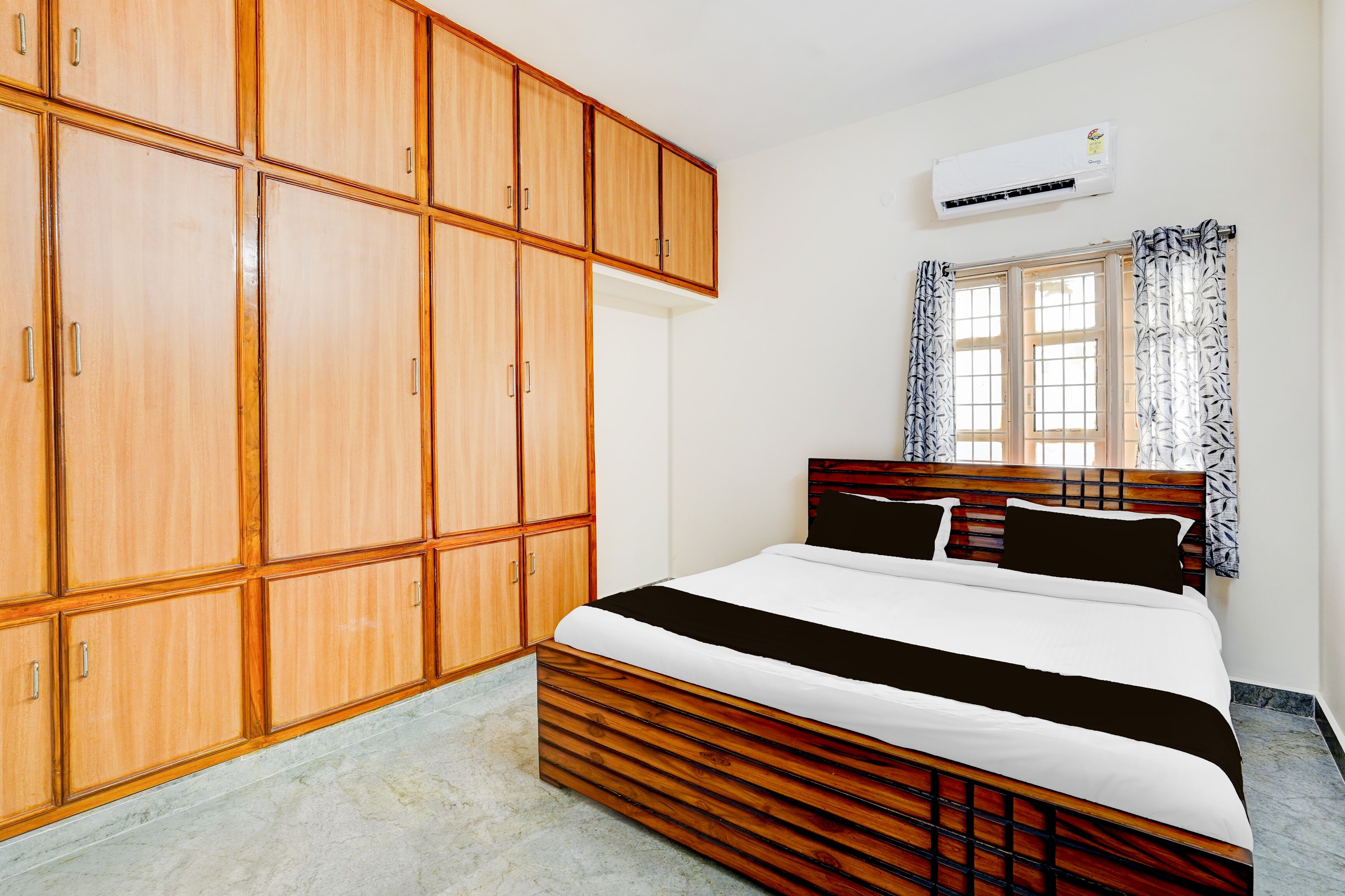Hotel O SRI BALAJI HOMESTAY BY D ALPHABET - Tap to explore photos