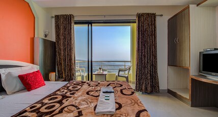 Sonu Villa Niwas | Rooms & Restaurant Room Type - DELUXE COUPLE ROOM WITH VIEW