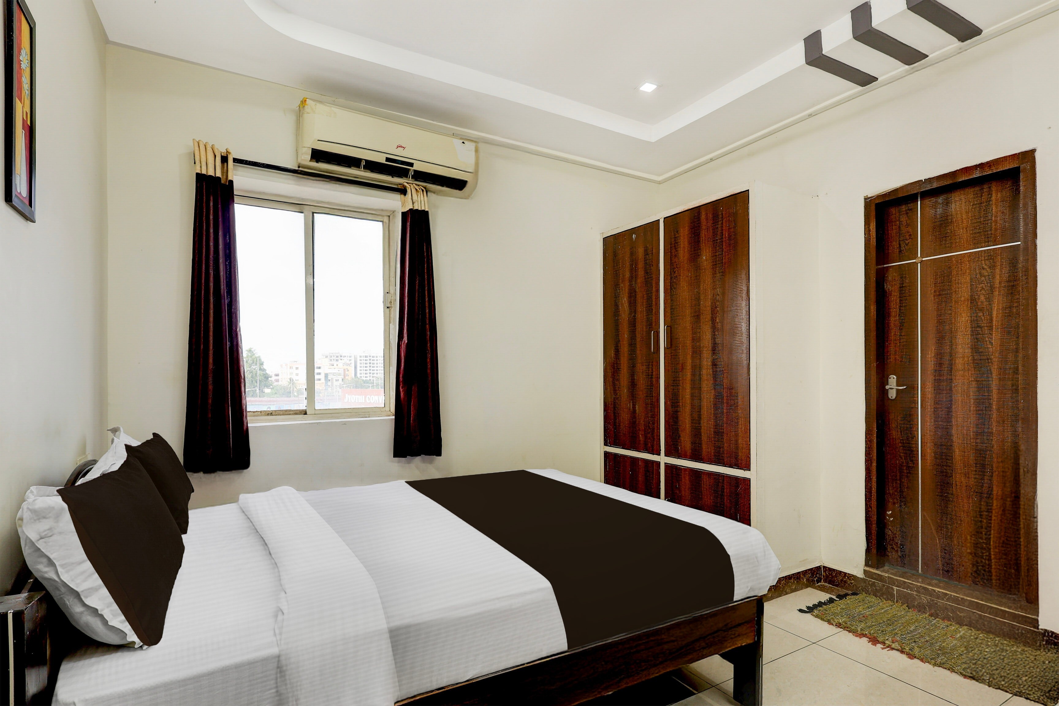 OYO Hotel O Benz Circle Vijayawada - Tap to explore photos