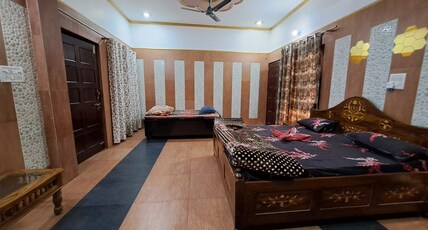 Divine Homestay (Haridwar) Room Type - Family room with private  balcony