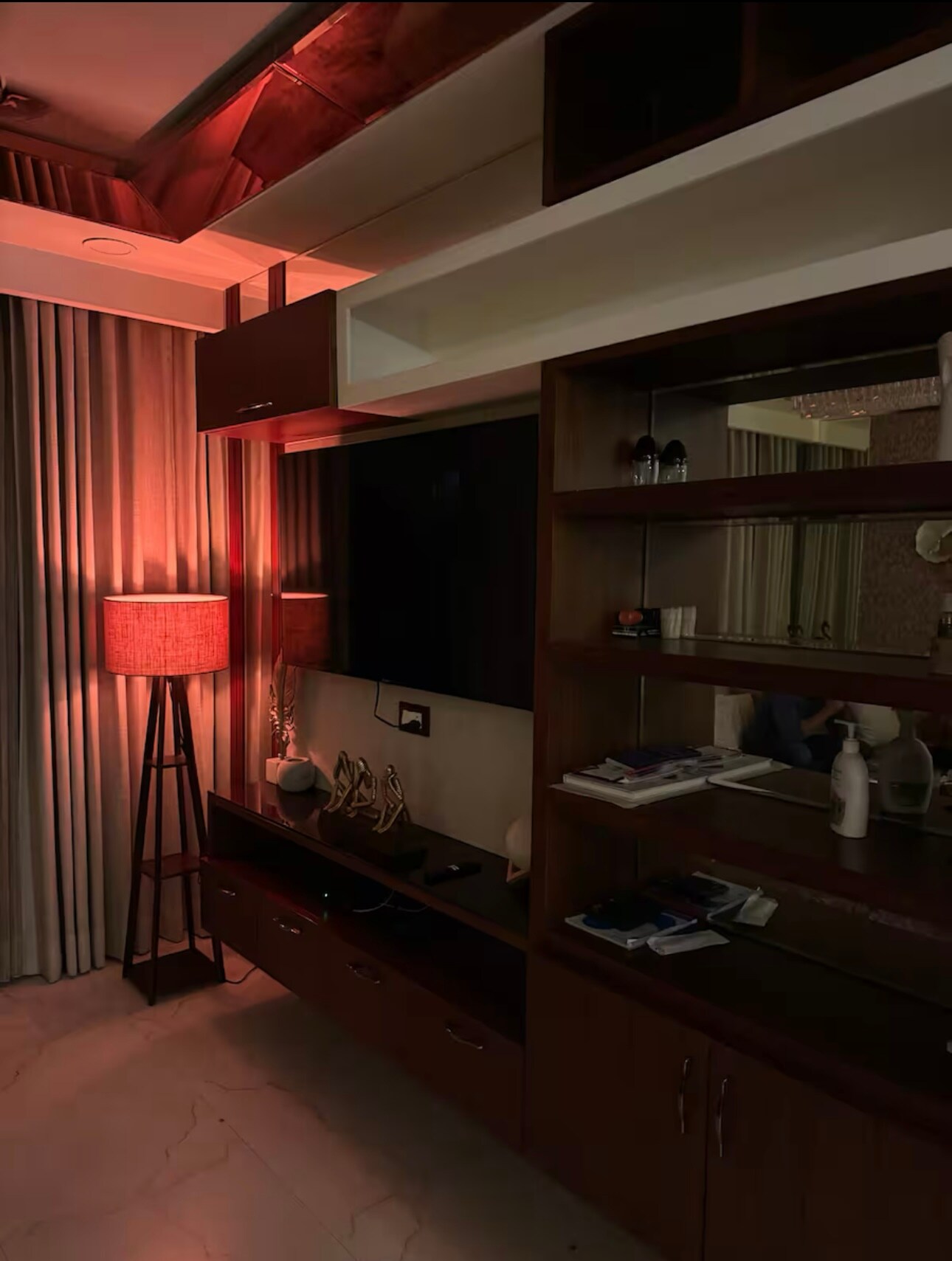 LUXURIOUS 2 BHK SUPER FURNISHED APARTMENT - Tap to explore photos