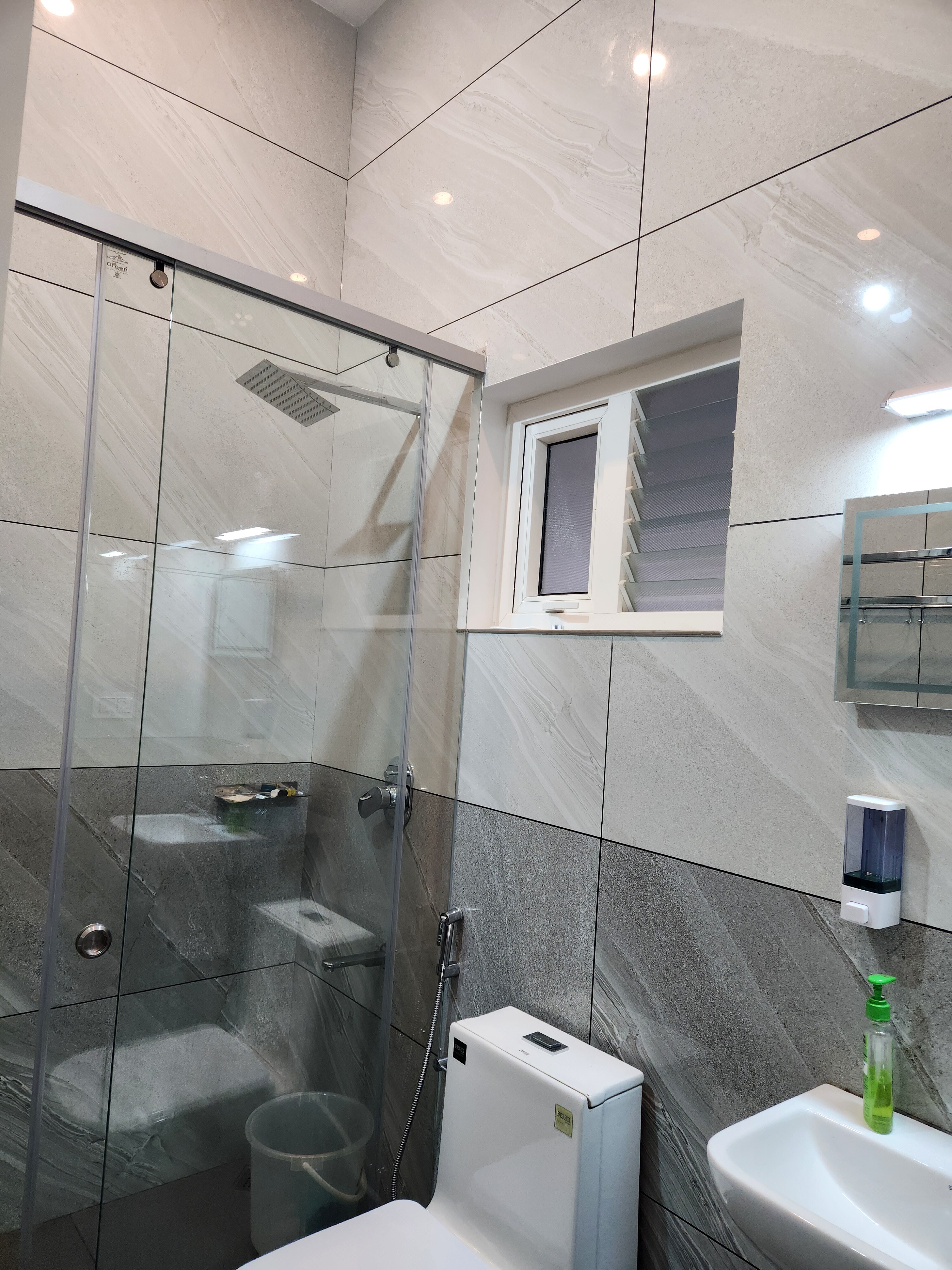 Uthuppan s 2 bedroom first floor with 3 bathrooms - Tap to explore photos