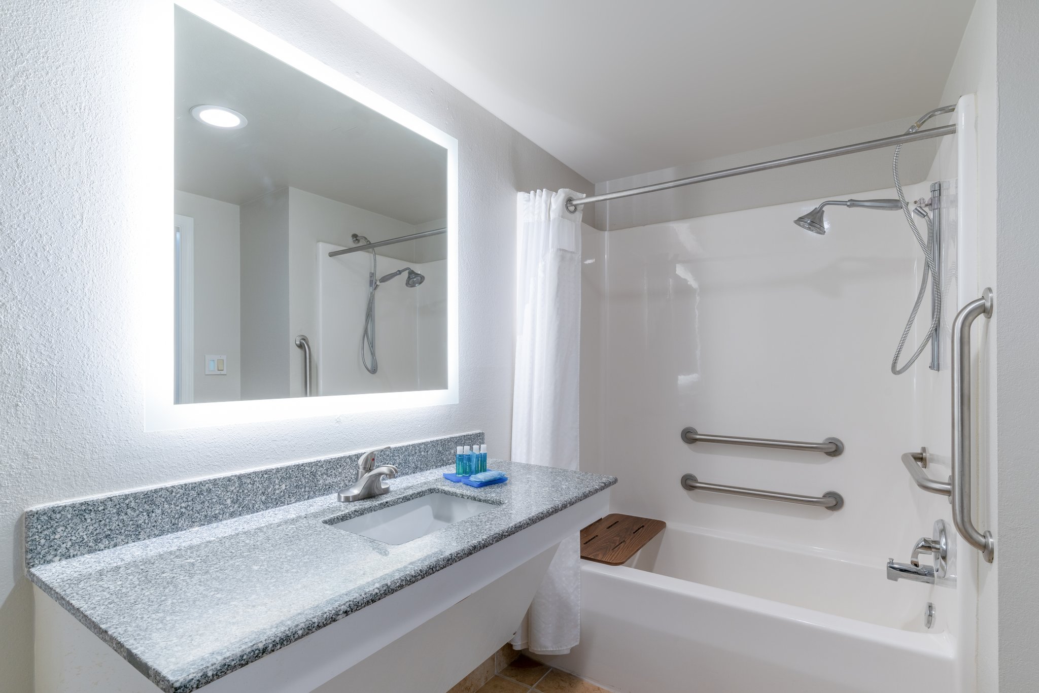 Holiday Inn Express PRINCE FREDERICK - Tap to explore photos