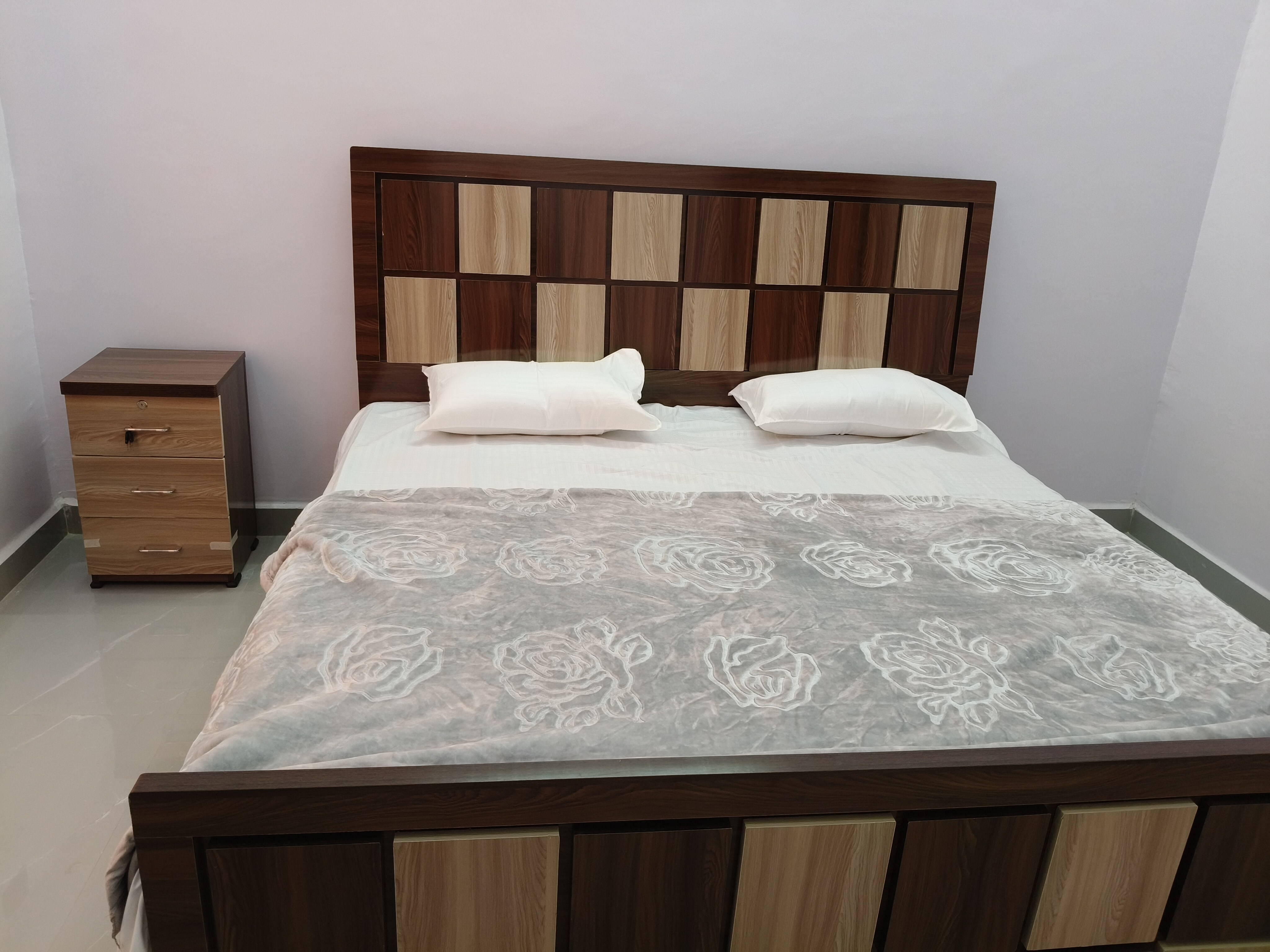 Mahakal Guest House - Tap to explore photos