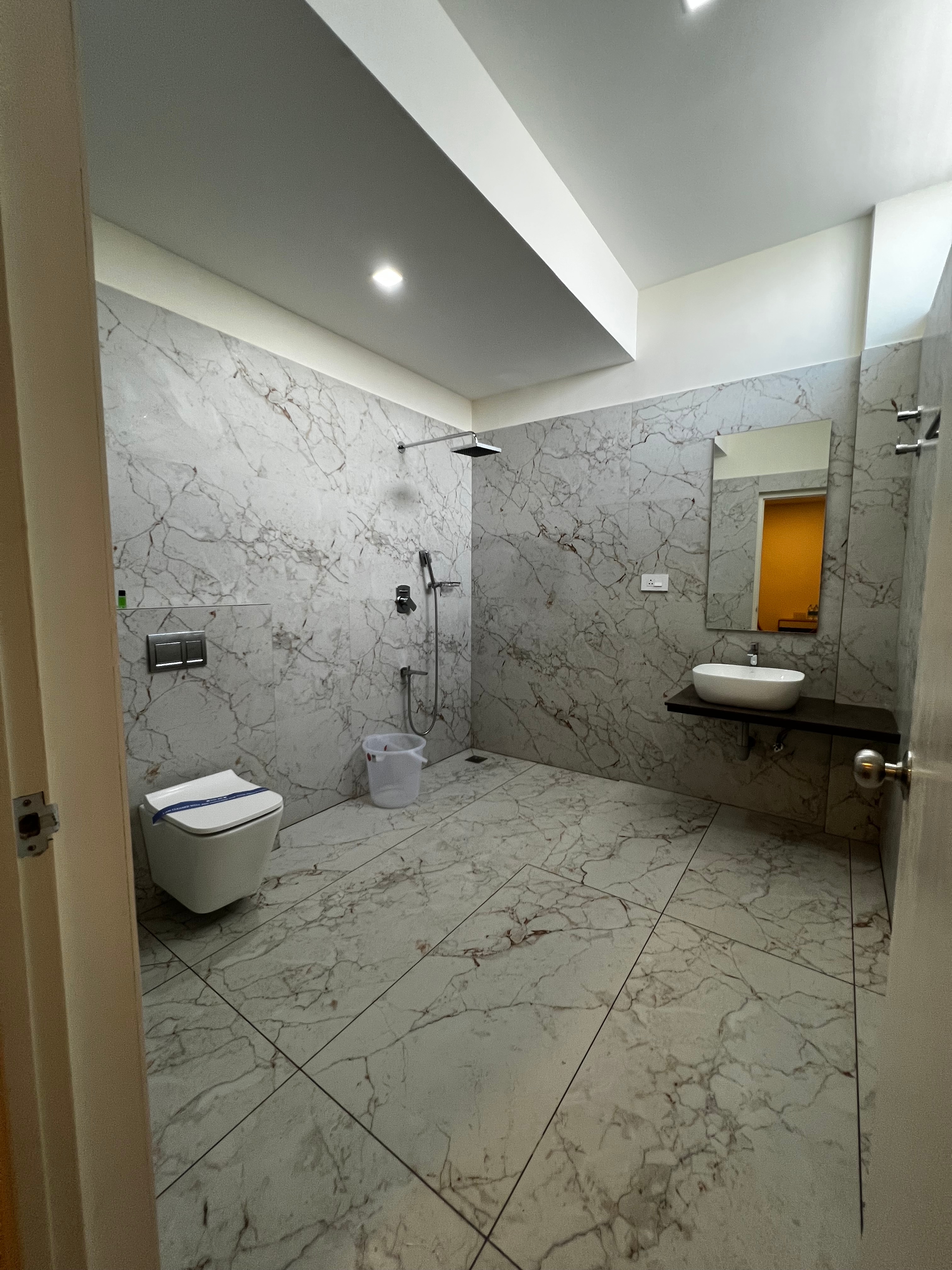 Hotel Le Bond - Tap to explore photos