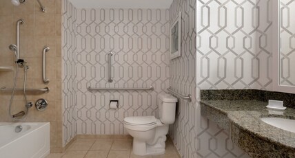 Hampton Inn & Suites Wilkes-Barre/Scranton Room Type - 2 QNS ACCESSIBLE W TUB NS