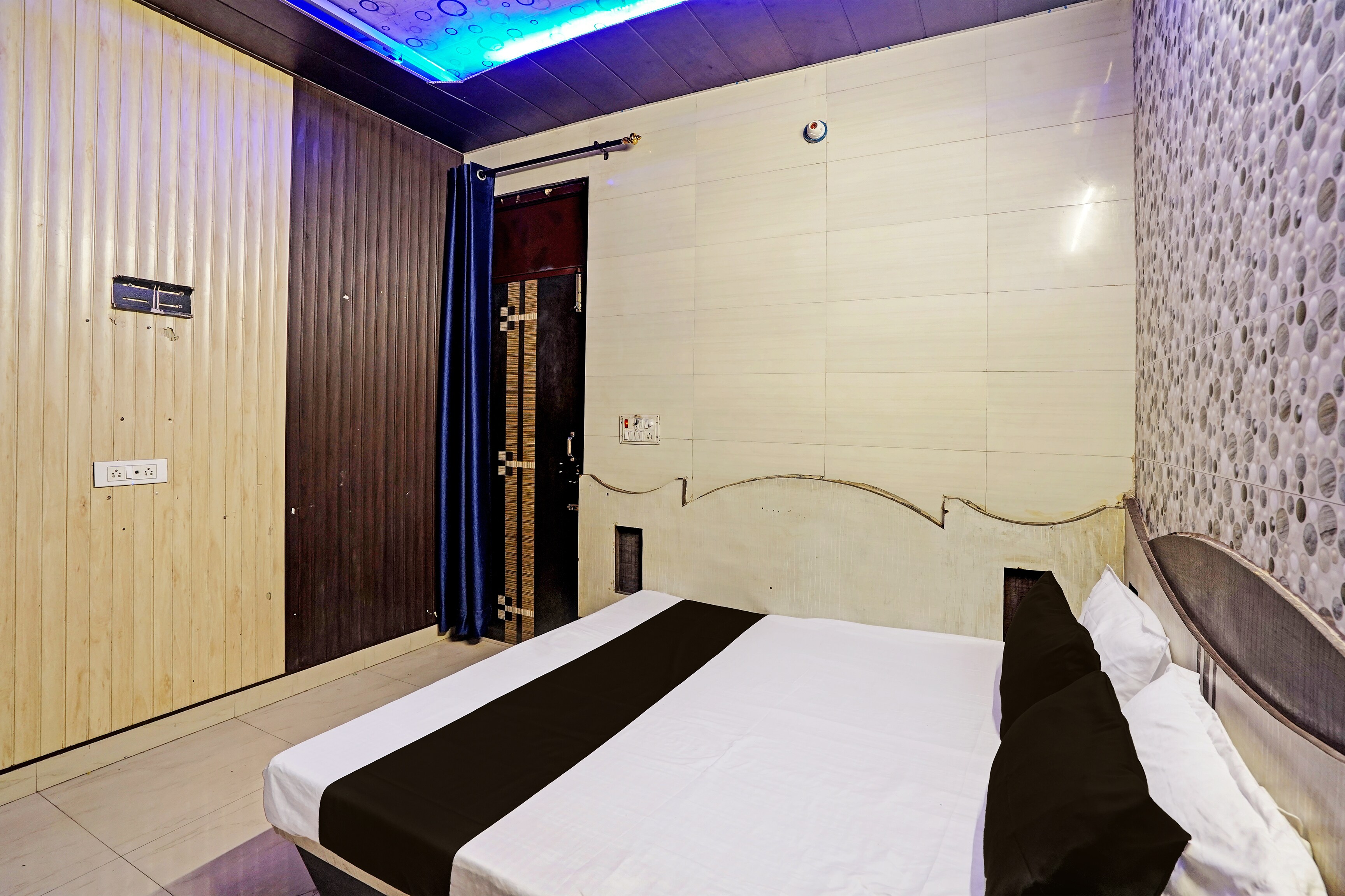 Hotel O Ginni - Tap to explore photos