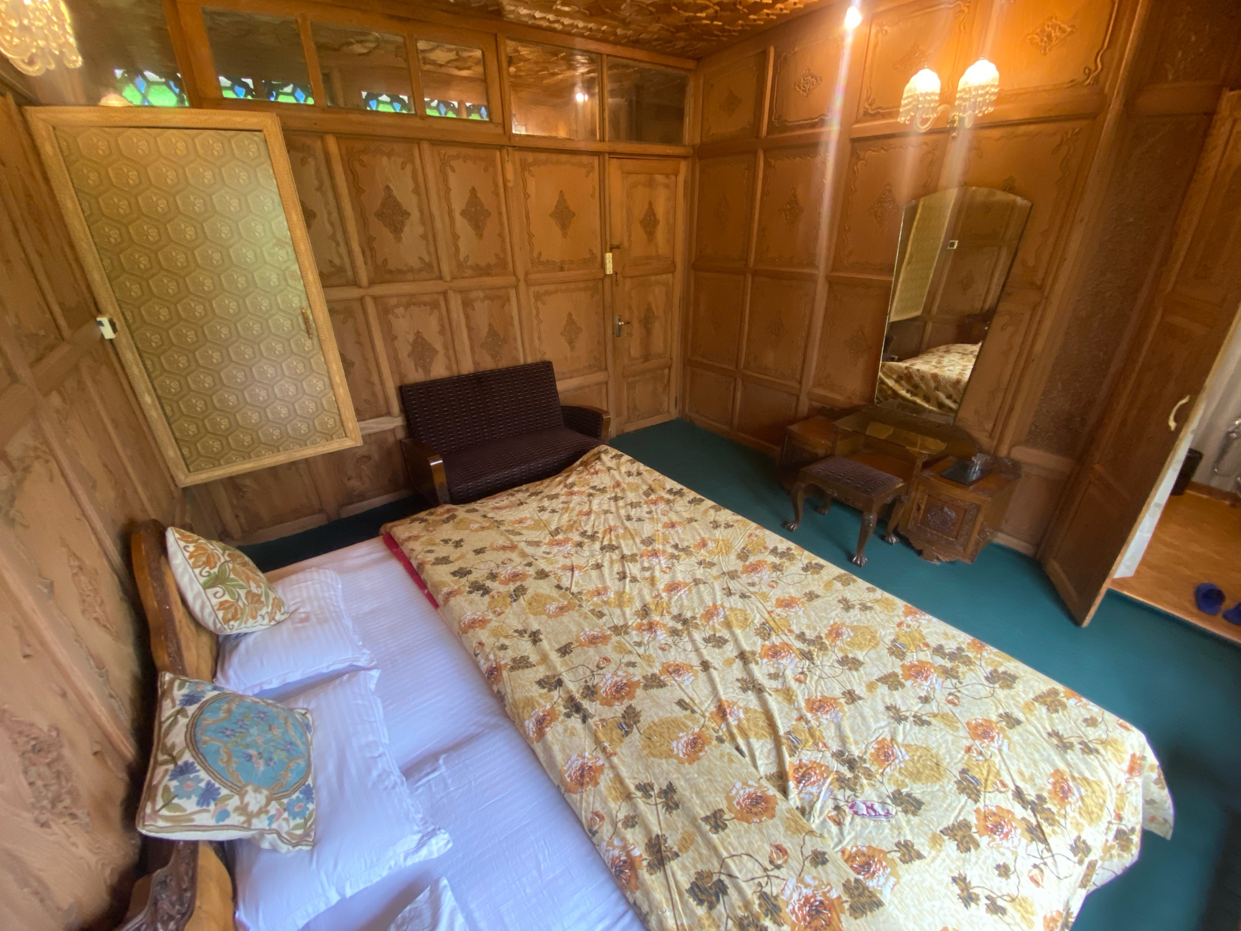 Heevan Houseboat - Tap to explore photos