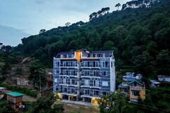 Alaya stay Dochi | 4 BHK apt with Hill View