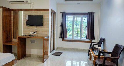 HOTEL RAJARHAT PALACE Room Type - LUXURY ROOM WITH KING BED