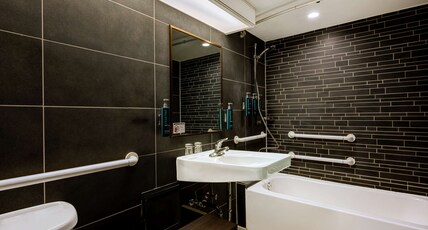 Hilton Guam Resort And Spa Room Type - MAIN OCEAN ACC DBL TUB