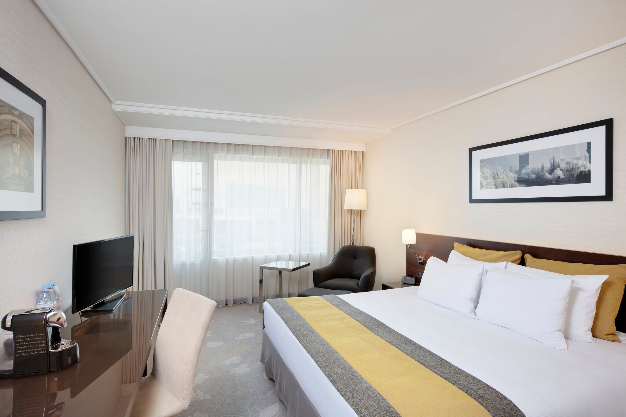 Crowne Plaza Hotel Bucharest - Tap to explore photos