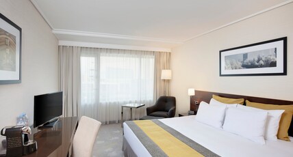 Crowne Plaza Hotel Bucharest Room Type - 1 King Bed Standard Balcony