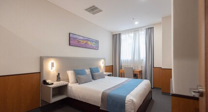 YEHS Hotel Sydney QVB Room Type - Signature Family Suite