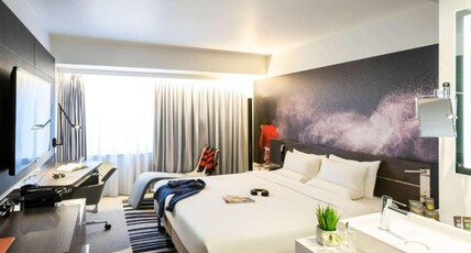 Novotel London Tower Bridge Room Type - Suite with King bed + convertible sofa
